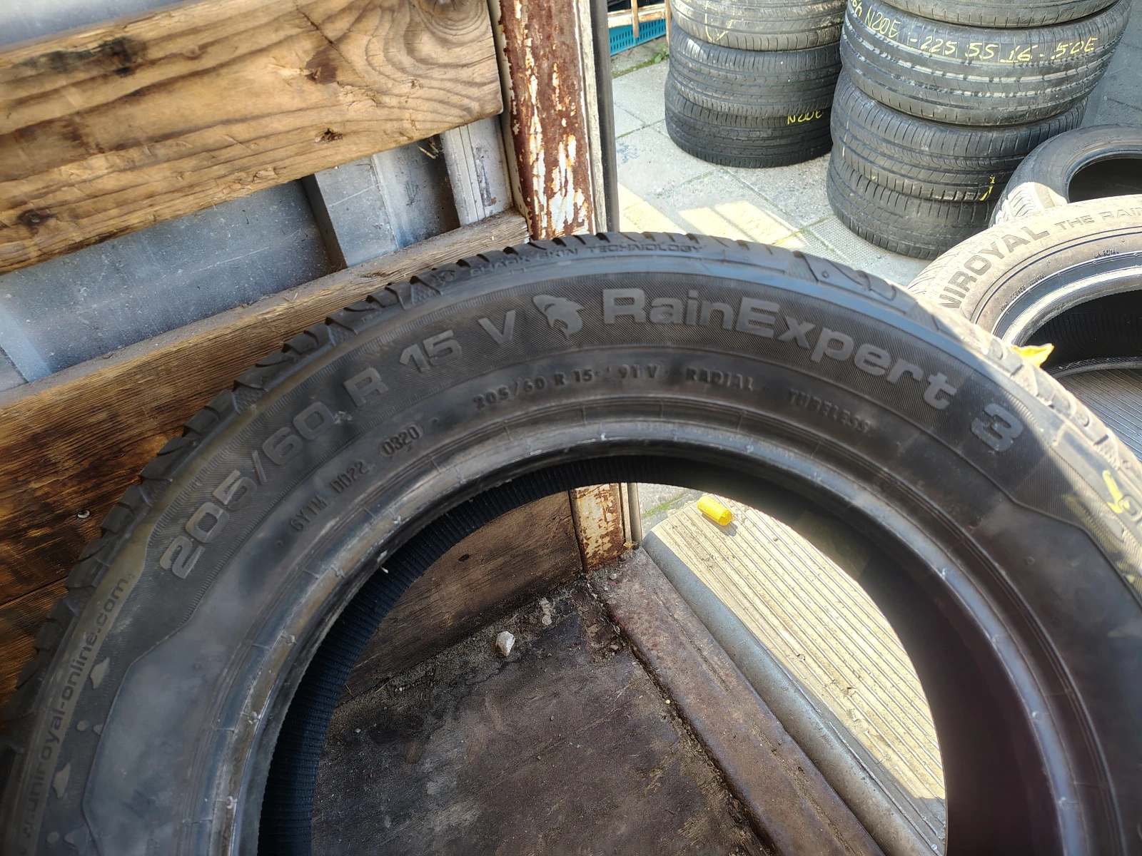Гуми Летни 205/60R15, снимка 4 - Гуми и джанти - 55841454