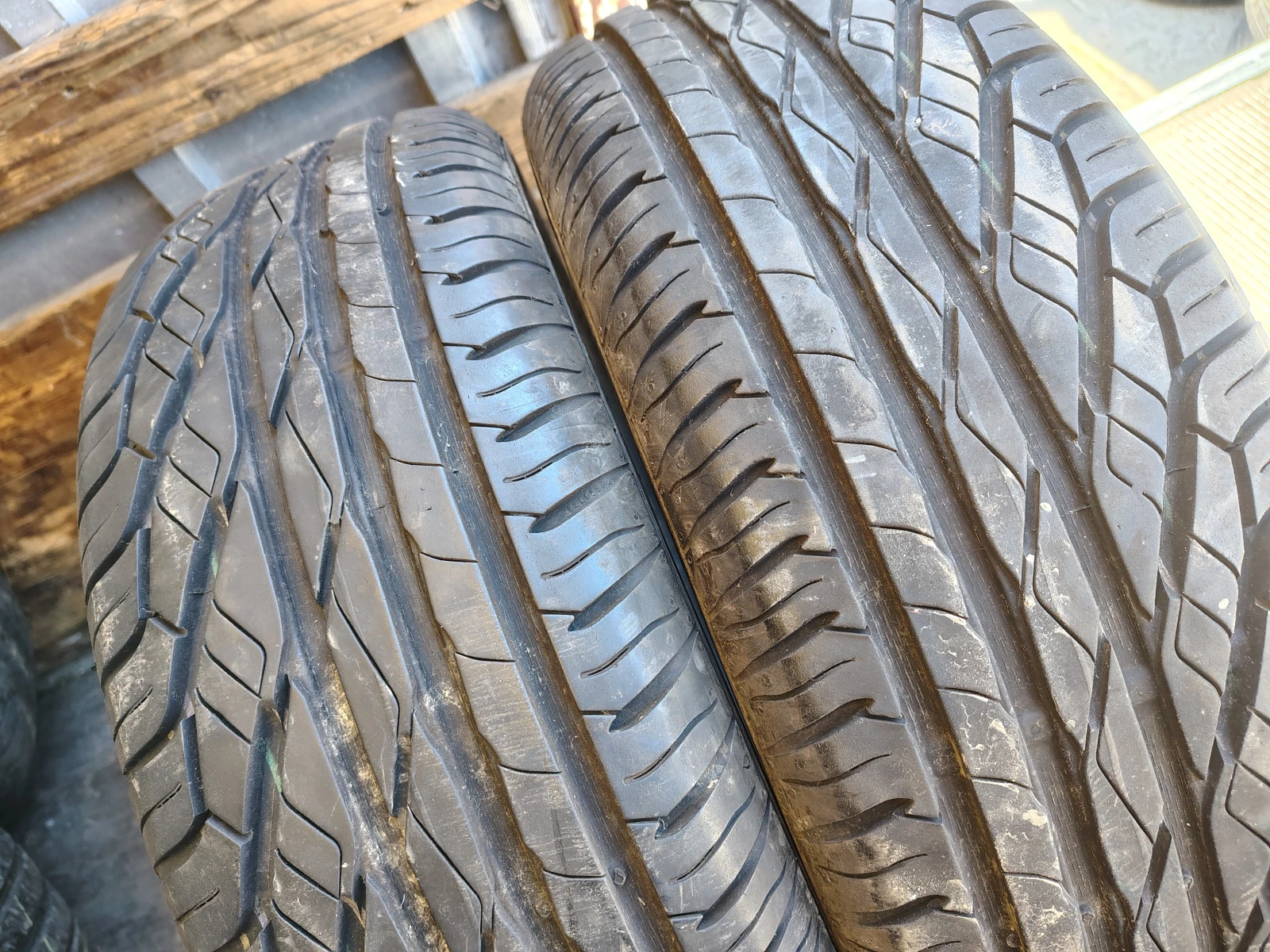 Гуми Летни 205/60R15, снимка 2 - Гуми и джанти - 55841454