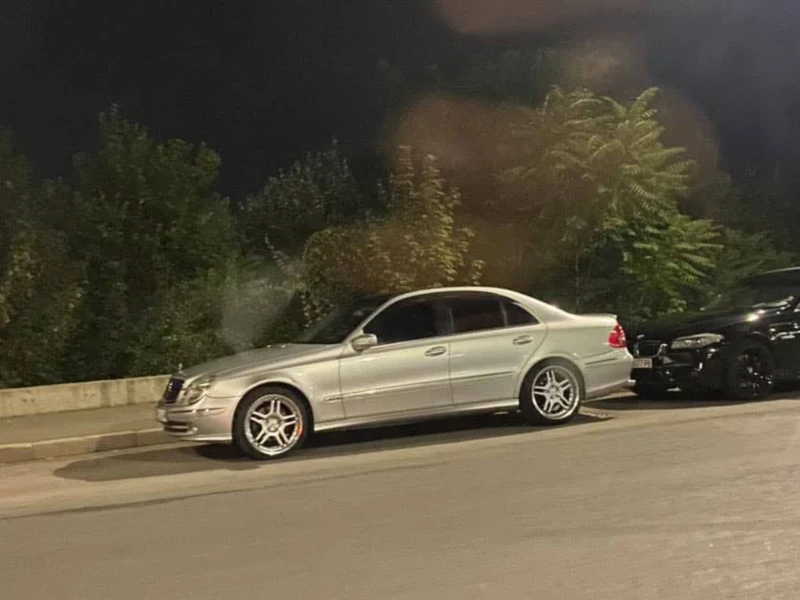 Mercedes-Benz E 320, снимка 1 - Автомобили и джипове - 47803876