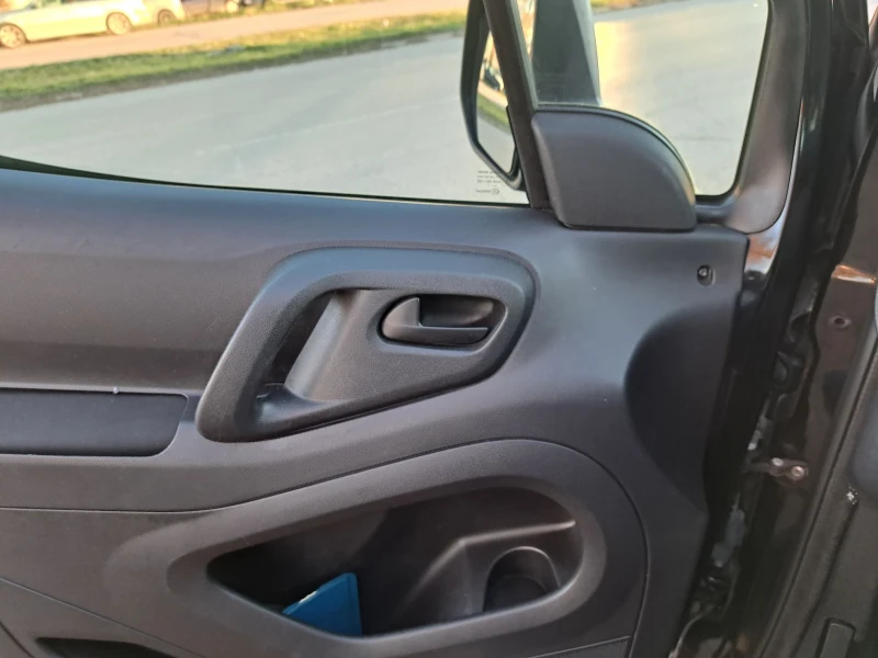 Citroen Berlingo 1.6HDI 90k.c, снимка 10 - Автомобили и джипове - 47996473