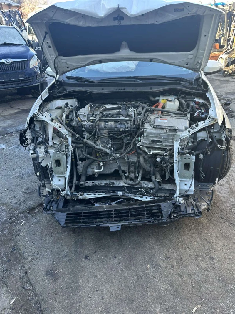 Toyota Auris 1.8 hybrid, снимка 5 - Автомобили и джипове - 48401770