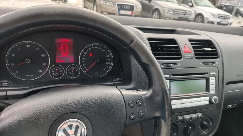 VW Golf 1.6i 102 k.c, снимка 11 - Автомобили и джипове - 48423267