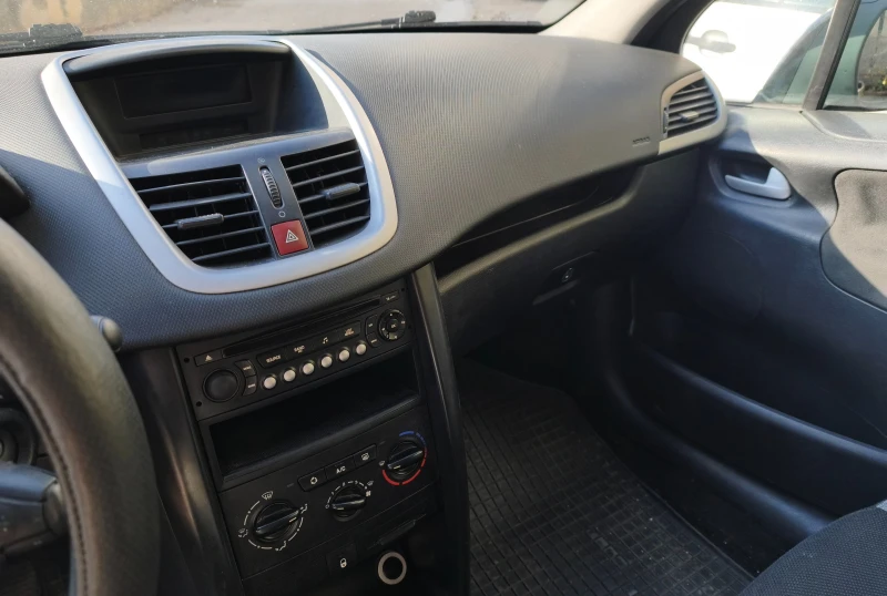 Peugeot 207, снимка 12 - Автомобили и джипове - 52509734