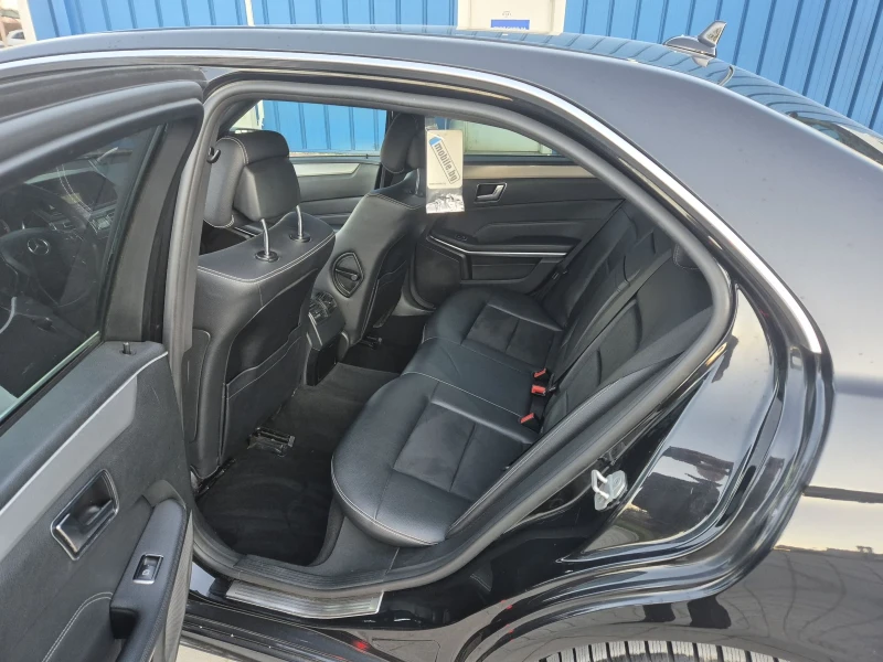 Mercedes-Benz E 220 2.2 ТОП СЪСТОЯНИЕ , снимка 11 - Автомобили и джипове - 53177295