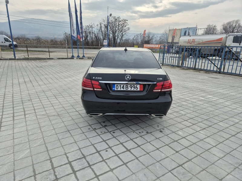 Mercedes-Benz E 220 2.2 ТОП СЪСТОЯНИЕ , снимка 4 - Автомобили и джипове - 53177295