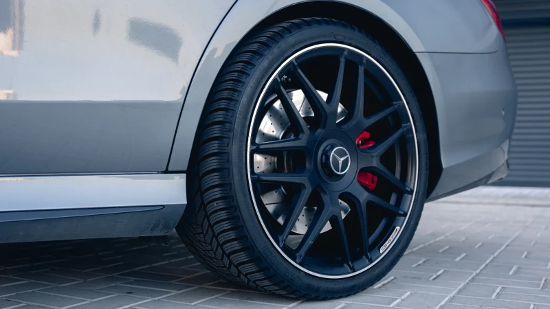 Mercedes-Benz E 63 AMG, снимка 5 - Автомобили и джипове - 53181580