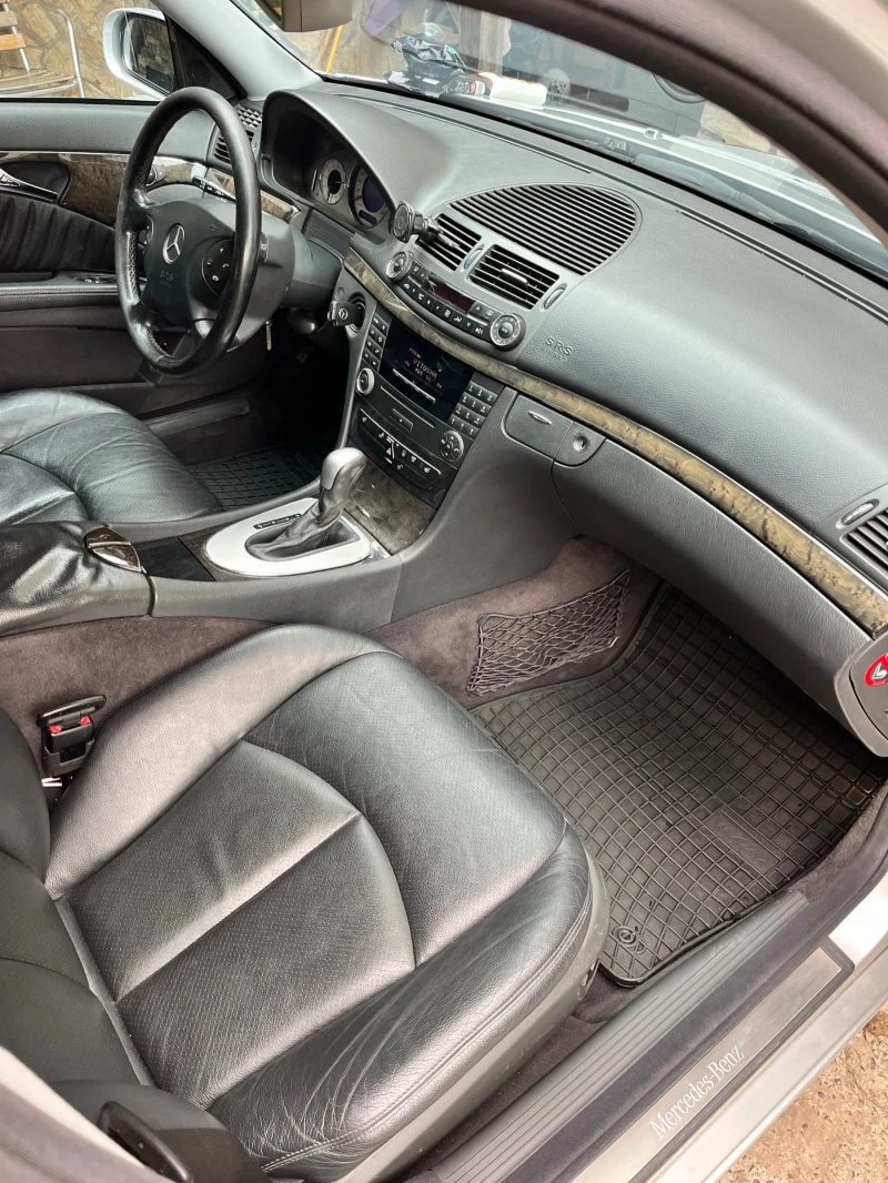 Mercedes-Benz E 320 Avantgarde, снимка 17 - Автомобили и джипове - 53478568
