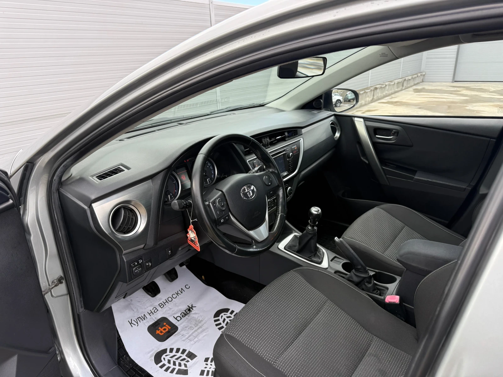 Toyota Auris 1.4d4D EURO5B* РЕГИСТРИРАН * ОБСЛУЖЕН *  - изображение 10