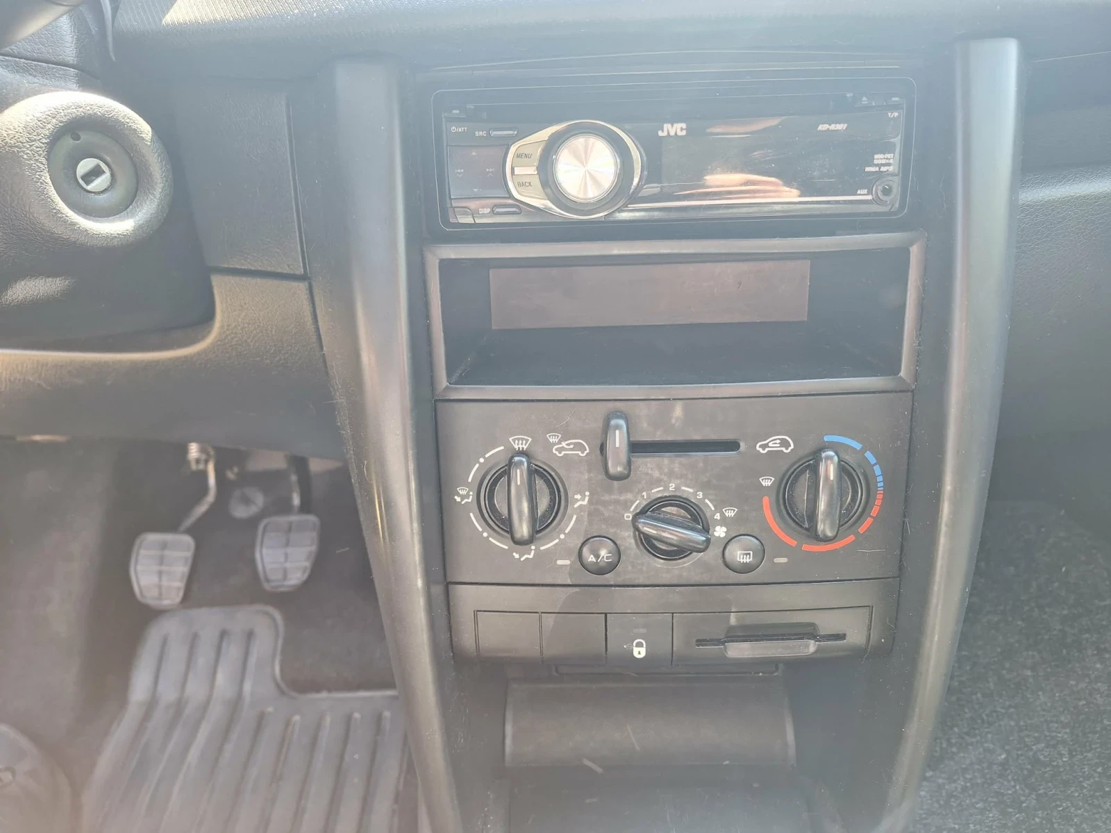 Peugeot 207 1.4, снимка 10 - Автомобили и джипове - 54628080