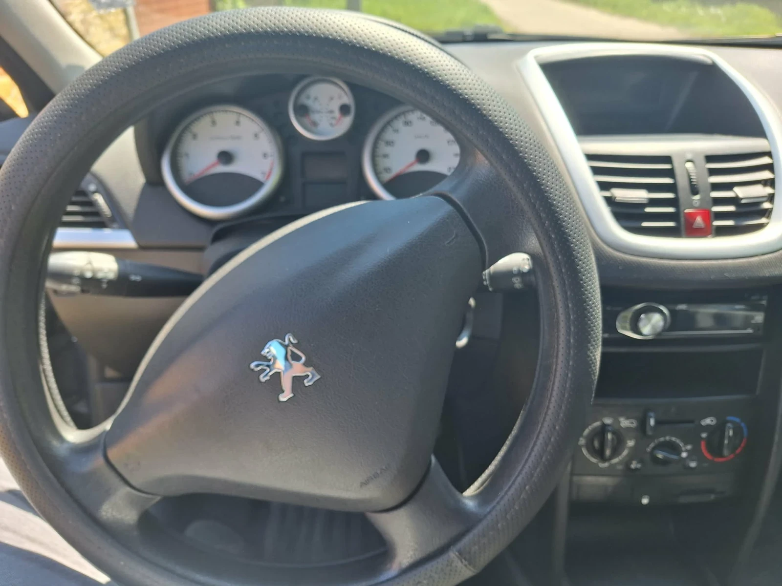 Peugeot 207 1.4, снимка 11 - Автомобили и джипове - 54628080