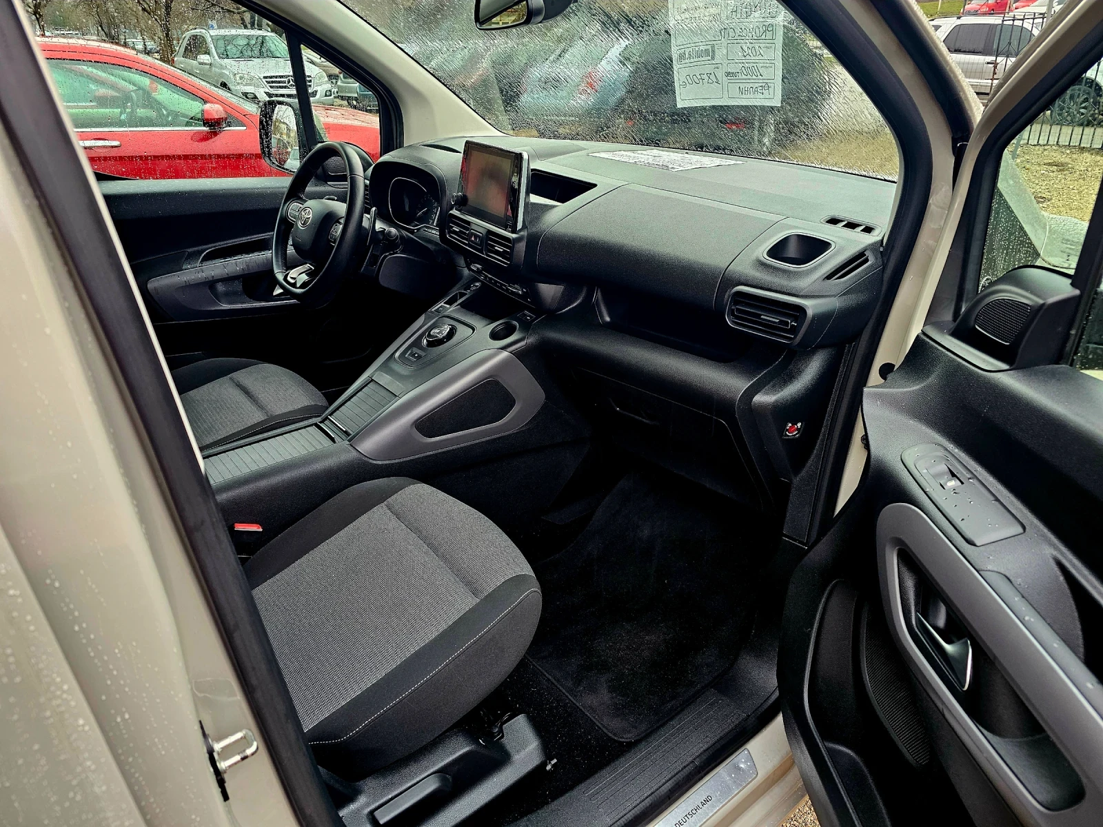 Toyota Proace City 1.2i Turbo, снимка 8 - Автомобили и джипове - 54684538