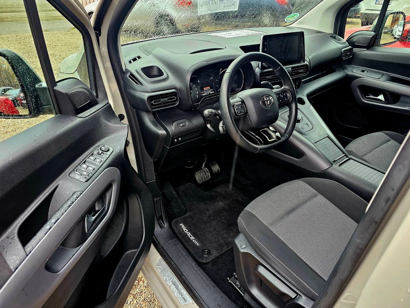 Toyota Proace City 1.2i Turbo, снимка 6 - Автомобили и джипове - 54684538