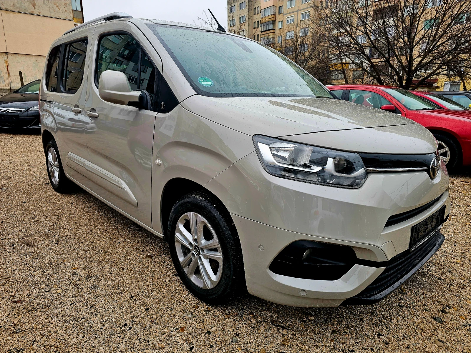 Toyota Proace City 1.2i Turbo, снимка 3 - Автомобили и джипове - 54684538