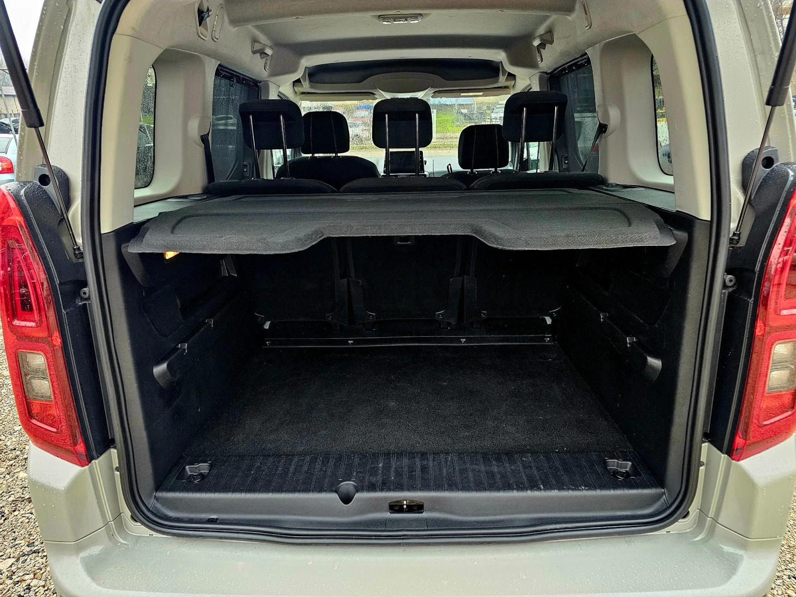 Toyota Proace City 1.2i Turbo, снимка 10 - Автомобили и джипове - 54684538