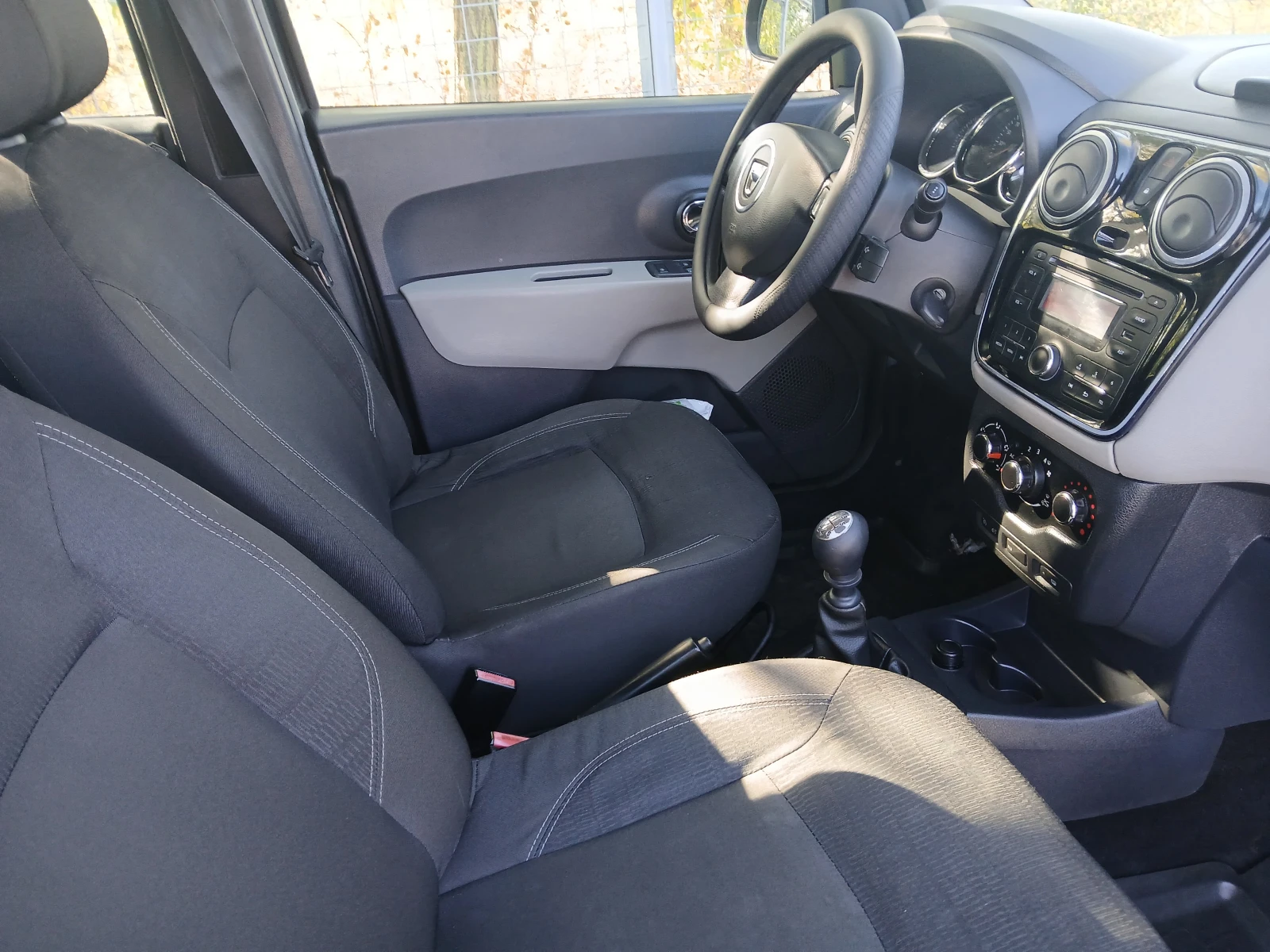 Dacia Lodgy 1.5 DCI-7mesta, снимка 4 - Автомобили и джипове - 54767373
