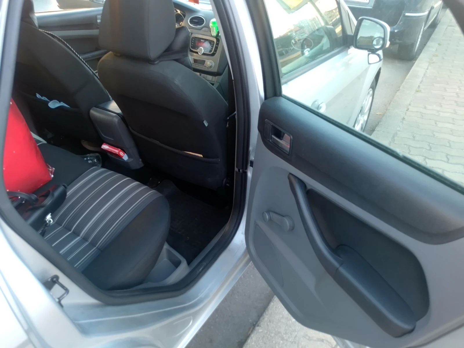 Ford Focus 1.6 - 16в, снимка 12 - Автомобили и джипове - 56277267