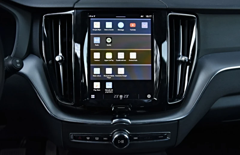 Volvo XC60 2.0D-B4 HYBRID Keyless, снимка 15 - Автомобили и джипове - 52938196