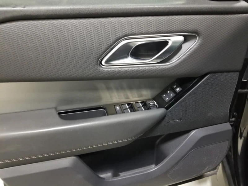 Land Rover Range Rover Velar P250* S AWD* АвтоКредит* (ЦЕНА ДО БГ), снимка 11 - Автомобили и джипове - 53501844