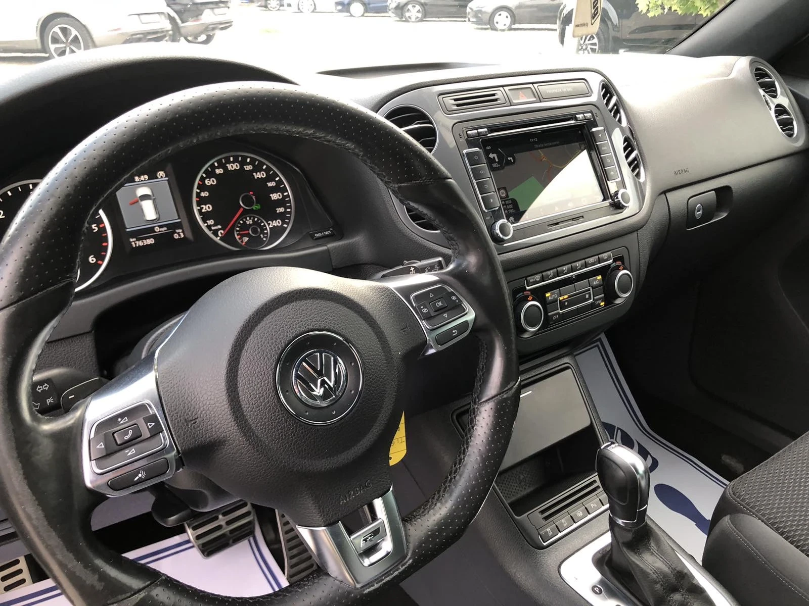 VW Tiguan R-Line 4Motion DSG NAVI | Mobile.bg — изображение 11
