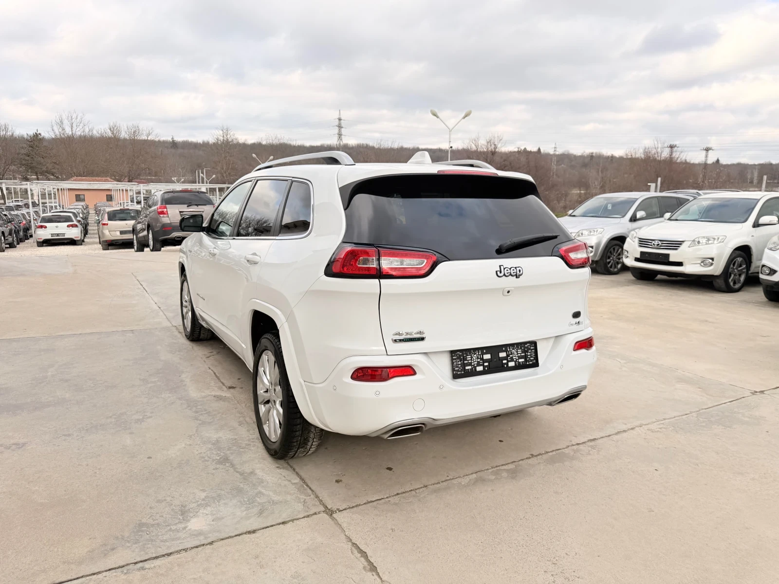 Jeep Cherokee 2.2Mjt AWD 200k.c* OVERLAND* PANORAMA*  - изображение 5