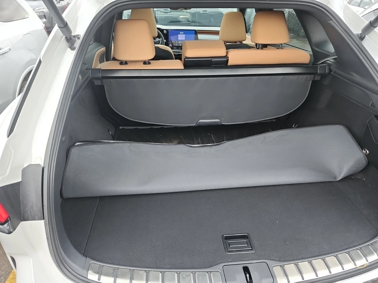 Lexus RX 350h Обдухване | 360* Камера | Сервизна История | , снимка 9 - Автомобили и джипове - 53867211