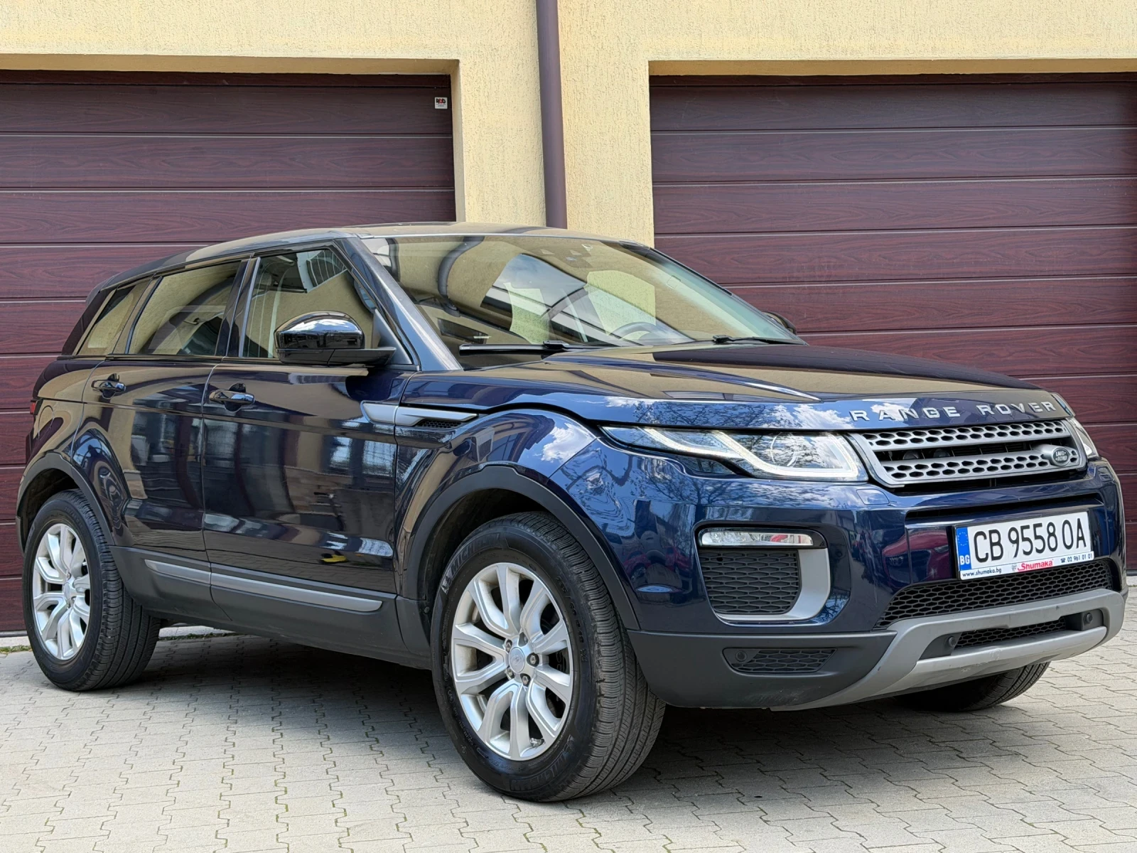 Land Rover Range Rover Evoque 2.0d-150ps4x4-150хил.км, снимка 2 - Автомобили и джипове - 54440328