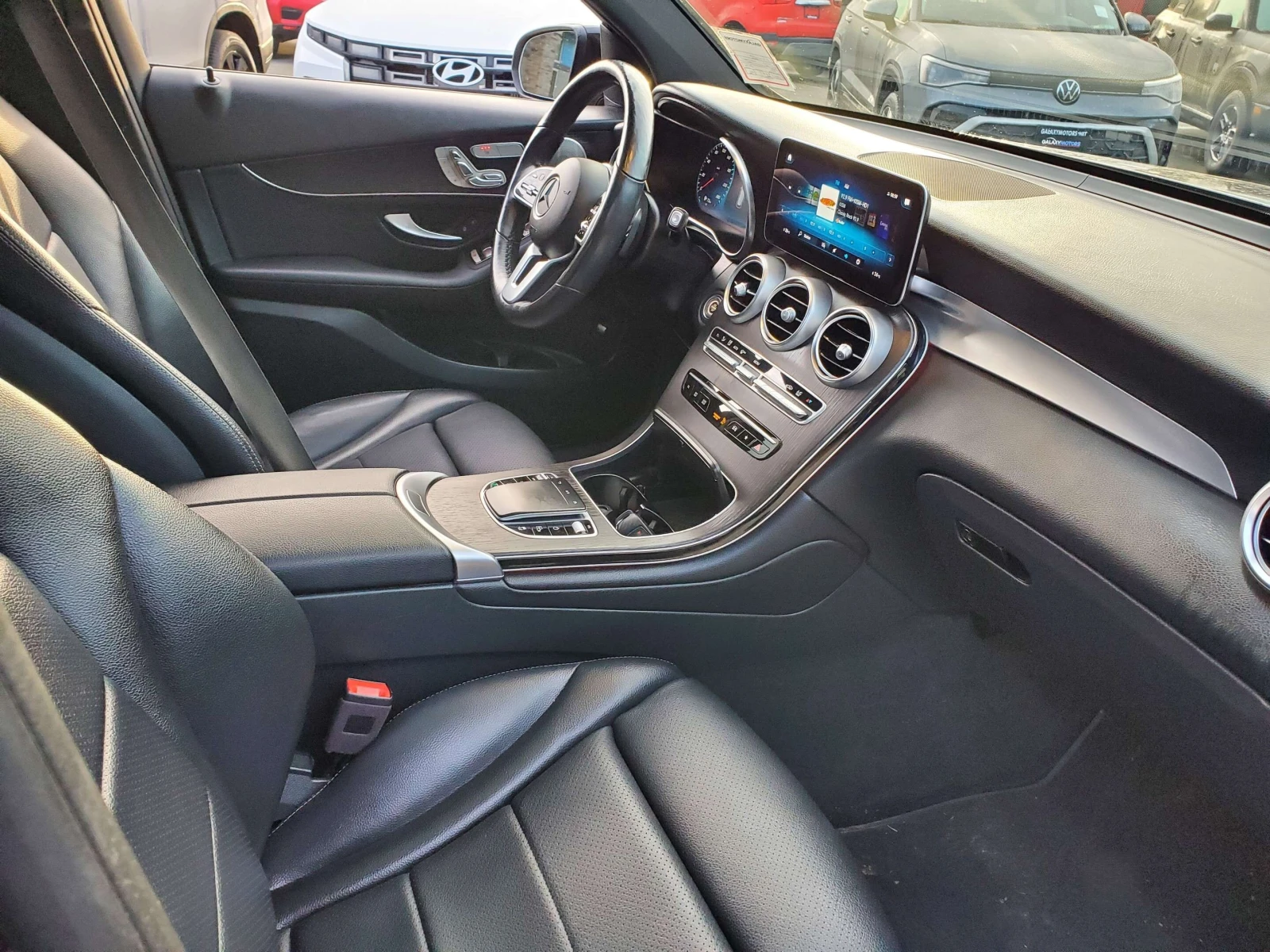 Mercedes-Benz GLC * 300 DUAL PANO ROOF * CARFAX * БЕЗ ПЪРВОНАЧАЛНА В, снимка 12 - Автомобили и джипове - 55897146