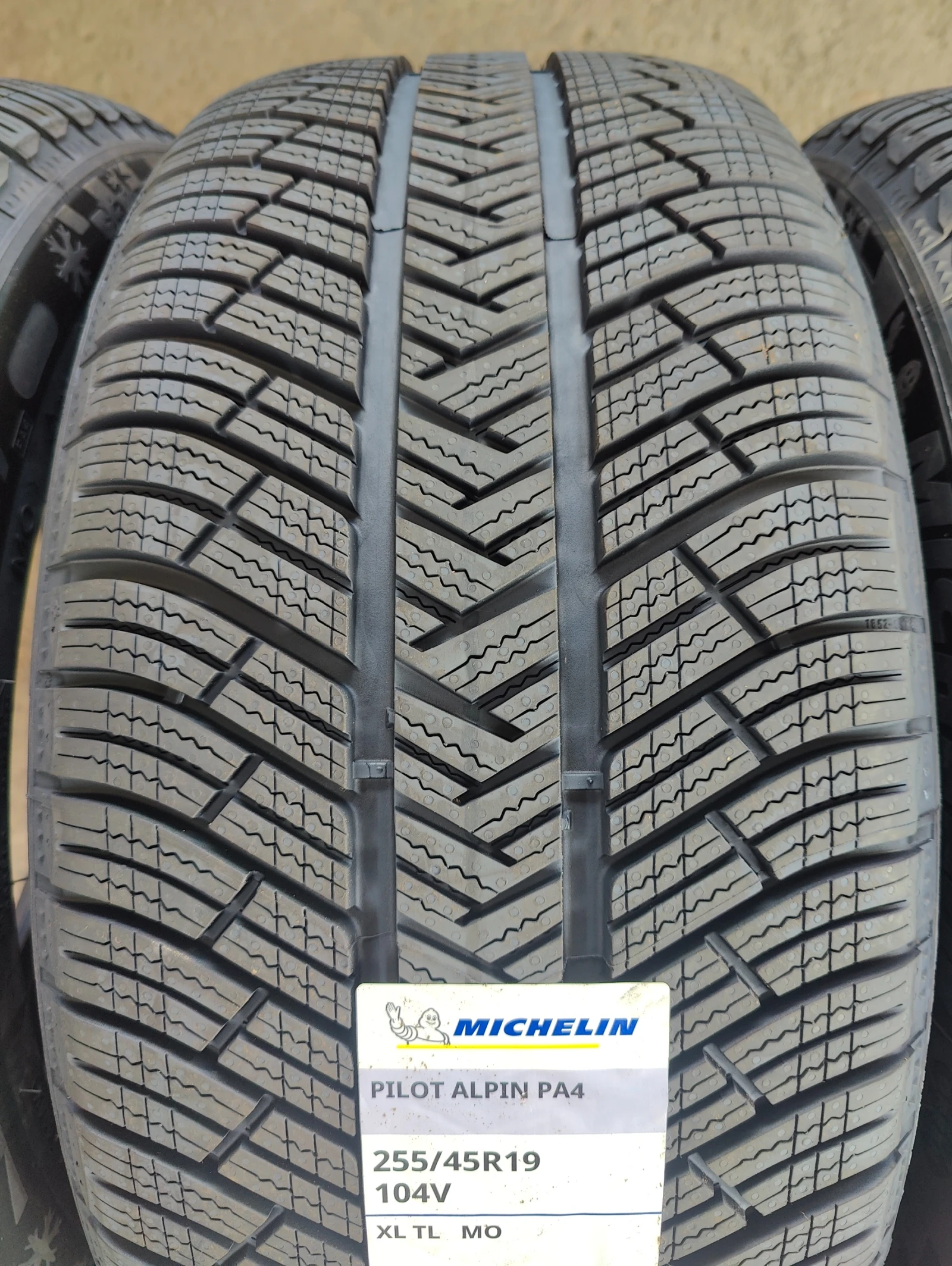 Гуми Зимни 255/45R19, снимка 5 - Гуми и джанти - 56070116