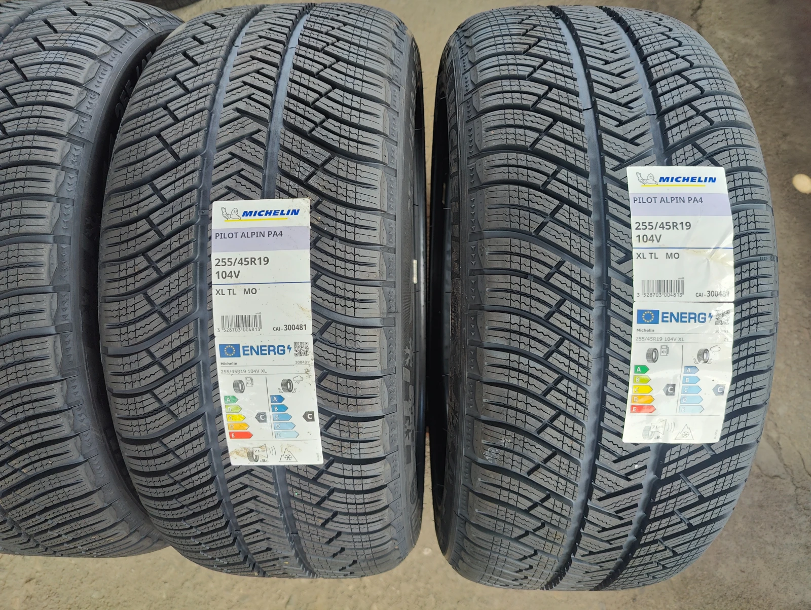 Гуми Зимни 255/45R19, снимка 2 - Гуми и джанти - 56070116