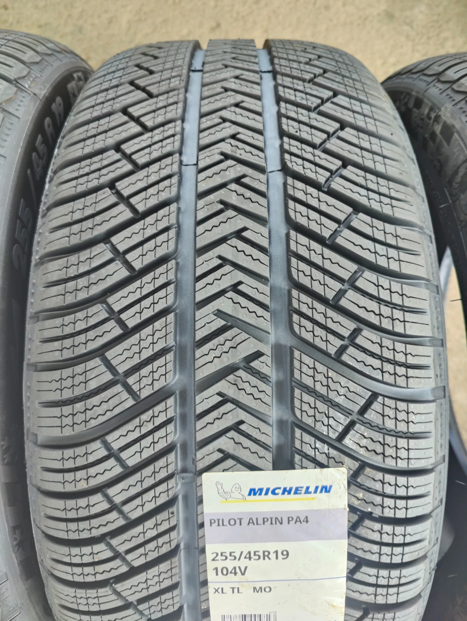 Гуми Зимни 255/45R19, снимка 6 - Гуми и джанти - 56070116