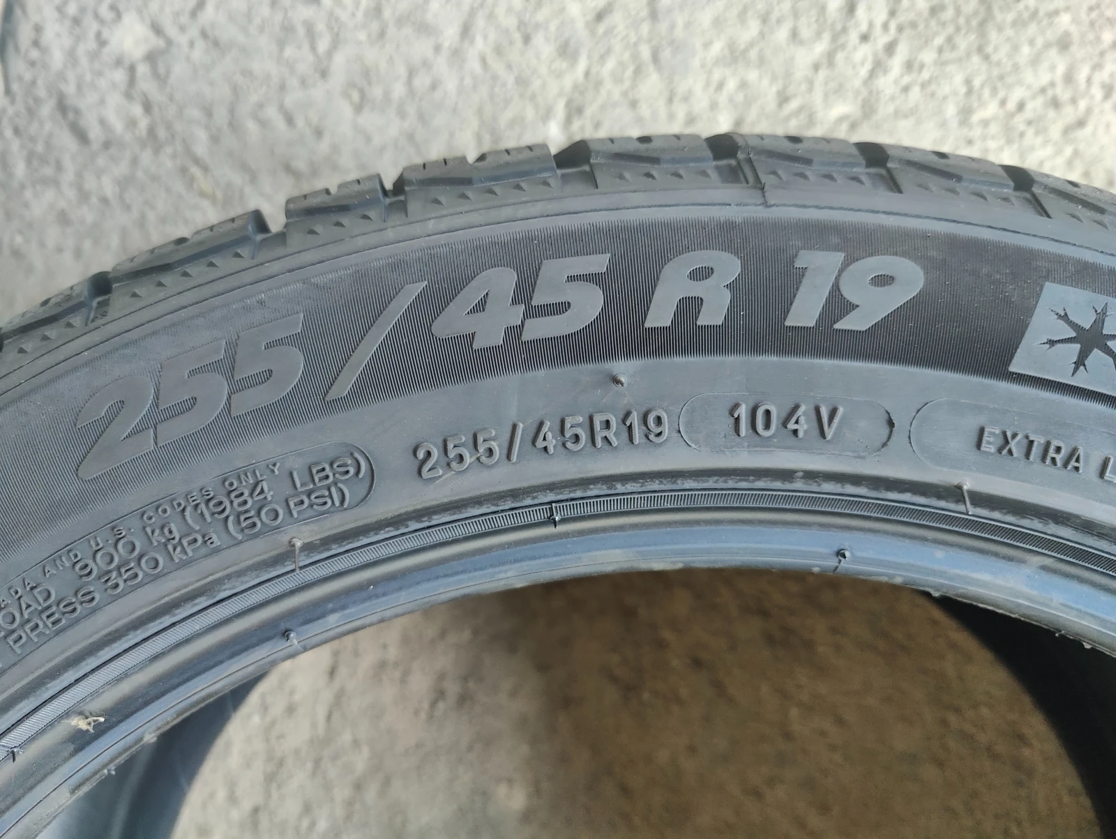Гуми Зимни 255/45R19, снимка 10 - Гуми и джанти - 56070116