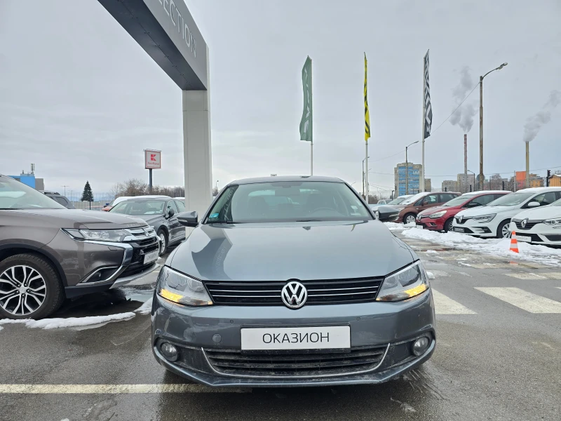 VW Jetta 1.6 TDI Highline, снимка 2 - Автомобили и джипове - 48878226