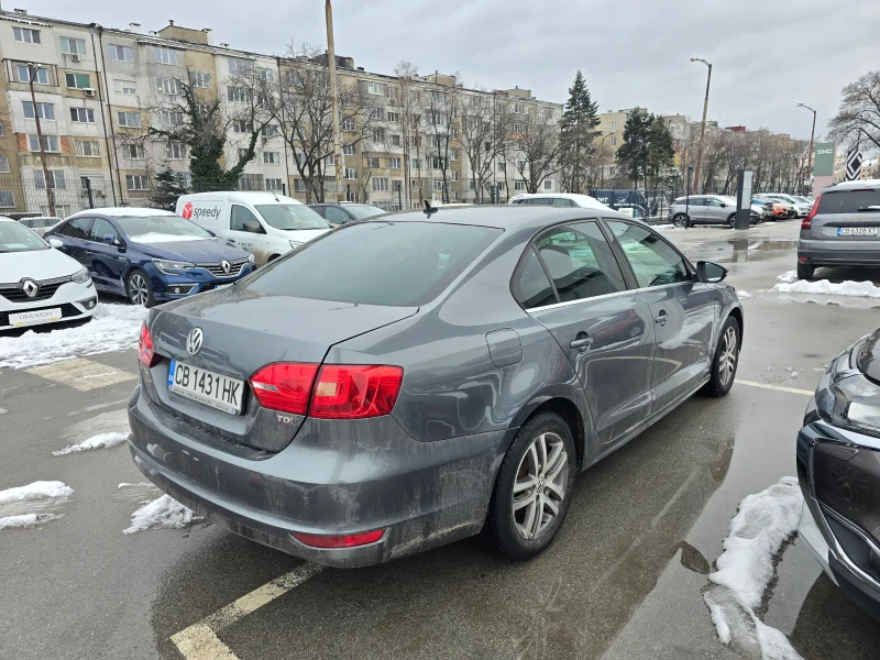 VW Jetta 1.6 TDI Highline, снимка 5 - Автомобили и джипове - 48878226