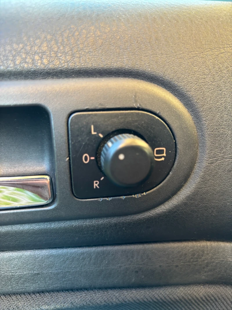 VW Golf 1.6 SR, снимка 14 - Автомобили и джипове - 52798113