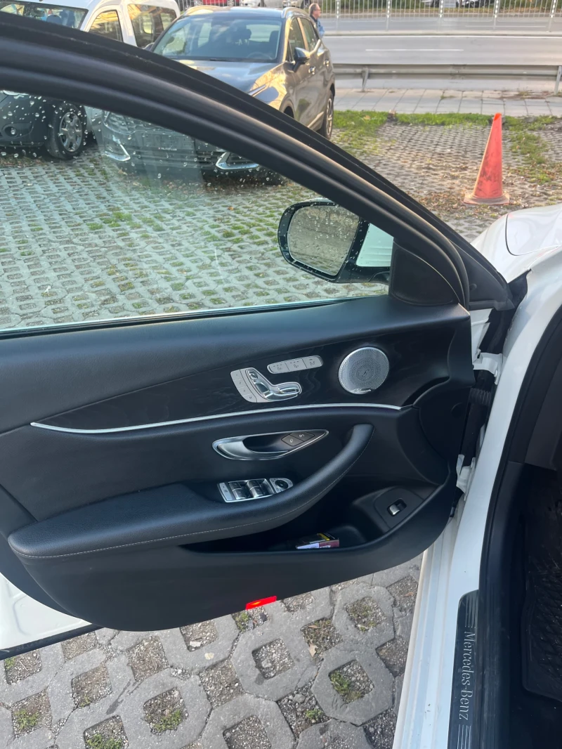 Mercedes-Benz E 400, снимка 13 - Автомобили и джипове - 51751053