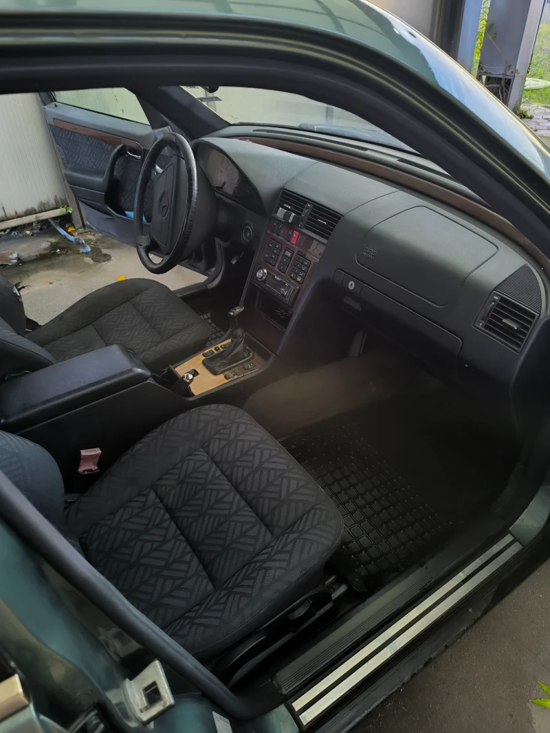 Mercedes-Benz C 200, снимка 4 - Автомобили и джипове - 52130889