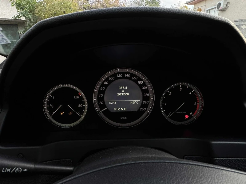 Mercedes-Benz C 220, снимка 10 - Автомобили и джипове - 52378771