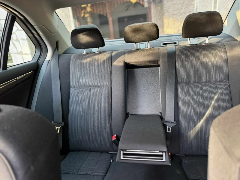 Mercedes-Benz C 220, снимка 7 - Автомобили и джипове - 52378771