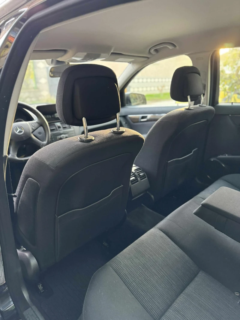Mercedes-Benz C 220, снимка 4 - Автомобили и джипове - 52378771