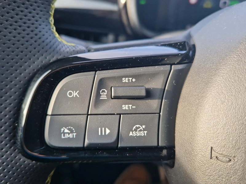 Abarth 600 e TURISMO LED, снимка 9 - Автомобили и джипове - 52831252