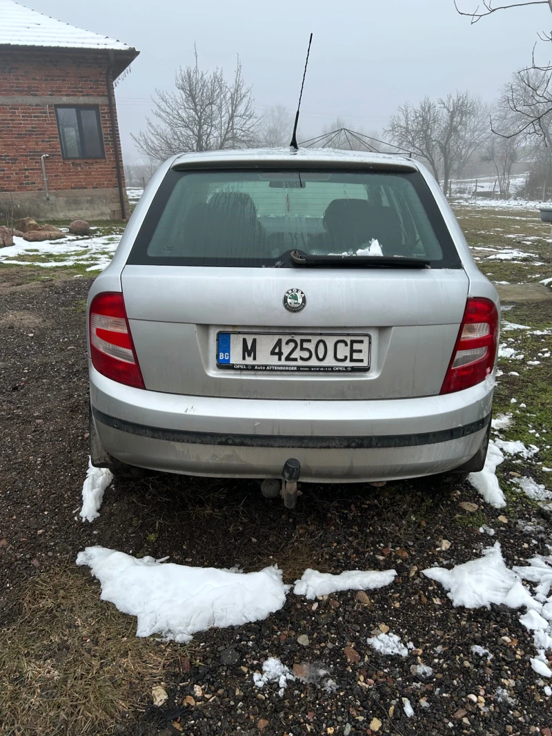 Skoda Fabia Лек, снимка 3 - Автомобили и джипове - 53132808