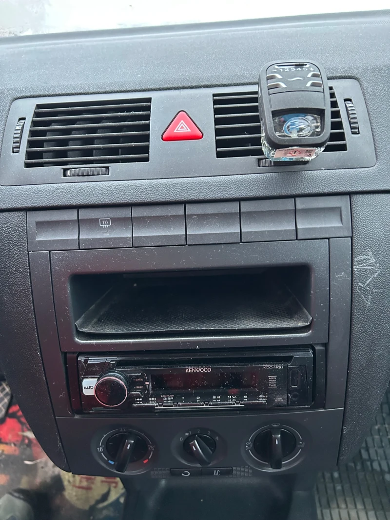 Skoda Fabia Лек, снимка 5 - Автомобили и джипове - 53132808