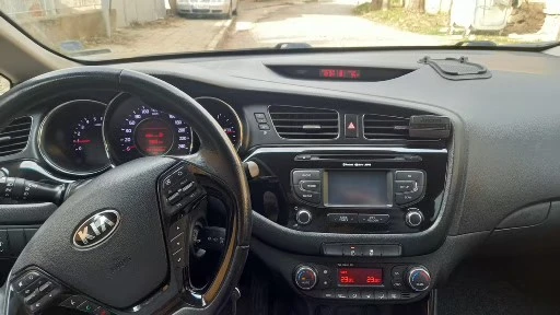 Kia Ceed, снимка 8 - Автомобили и джипове - 52966058