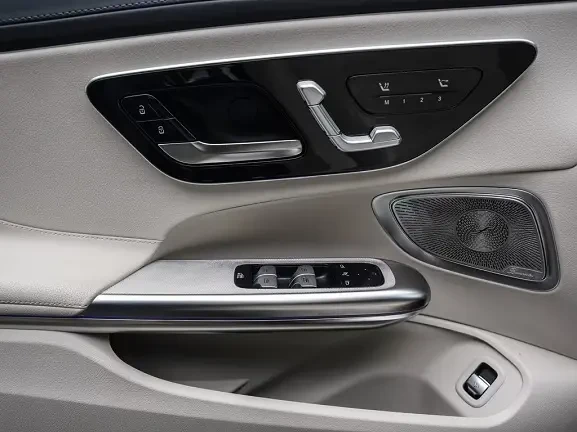 Mercedes-Benz CLE 450 4Matic Cabrio = AMG Line = Premium Гаранция, снимка 3 - Автомобили и джипове - 54710517