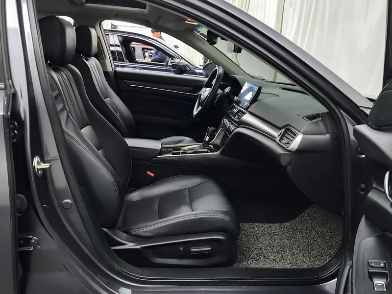 Honda Accord 10Th Gen 1.5 Turbo, снимка 11 - Автомобили и джипове - 55348609