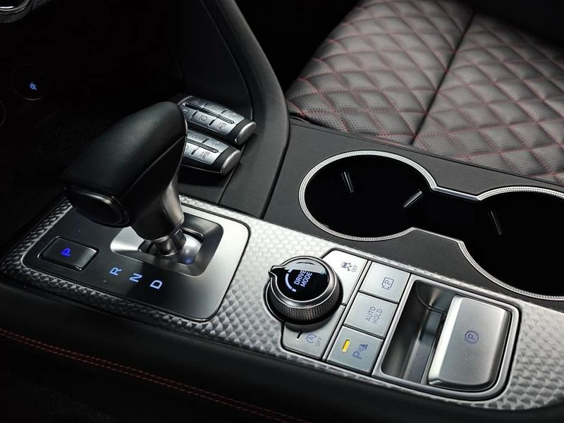 Genesis G70 2.0 Automatic, снимка 10 - Автомобили и джипове - 55598150
