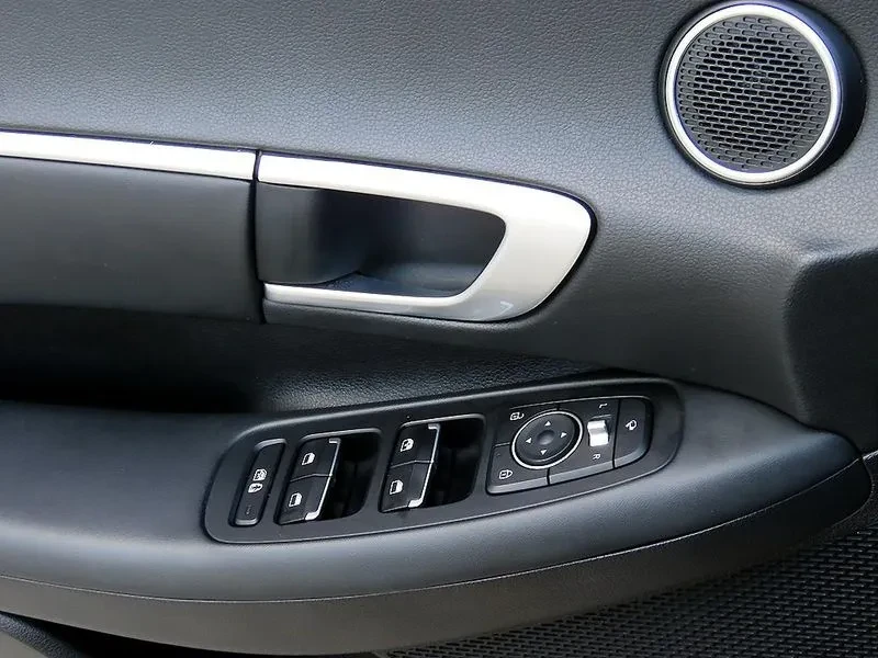 Hyundai Sonata 2.0 Premium, снимка 13 - Автомобили и джипове - 56130513