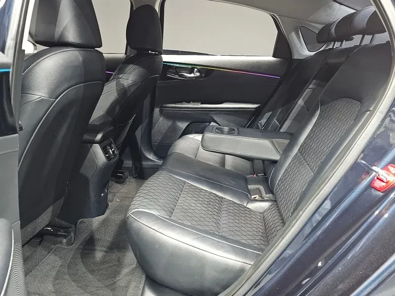 Kia K3 1.6 Signature, снимка 11 - Автомобили и джипове - 56699577