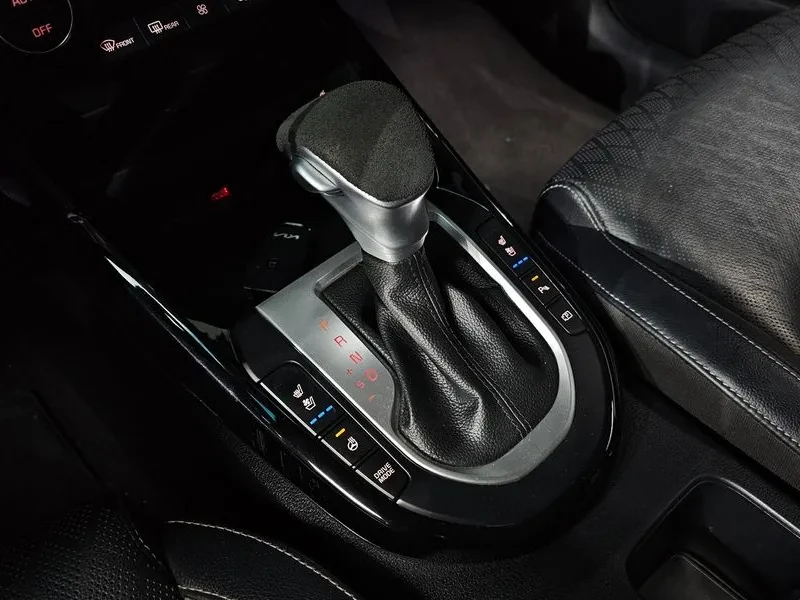 Kia K3 1.6 Signature, снимка 9 - Автомобили и джипове - 56699577