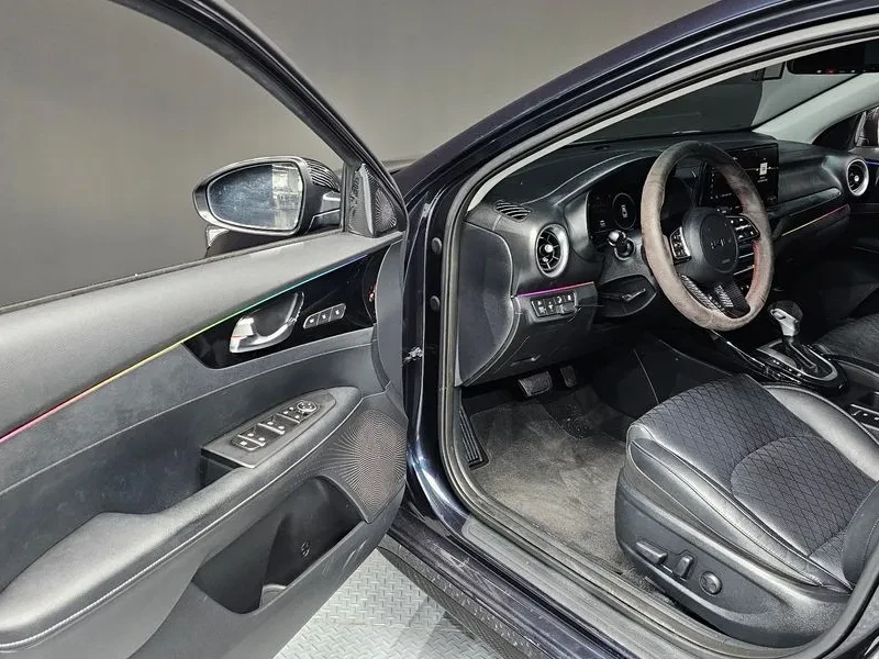 Kia K3 1.6 Signature, снимка 10 - Автомобили и джипове - 56699577